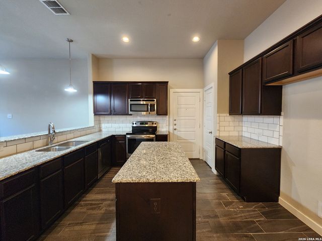 1143 CREEKSIDE ORCH, New Braunfels, TX 78130