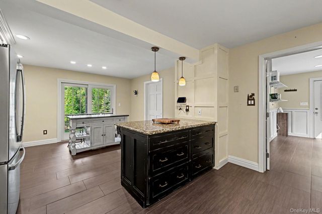 1800 Saw Mill River Road, White Plains, NY 10607