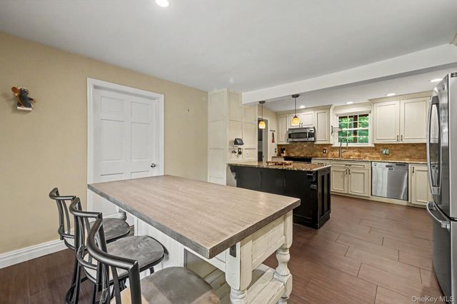 1800 Saw Mill River Road, White Plains, NY 10607