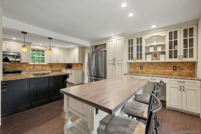 1800 Saw Mill River Road, White Plains, NY 10607