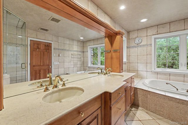 1800 Saw Mill River Road, White Plains, NY 10607