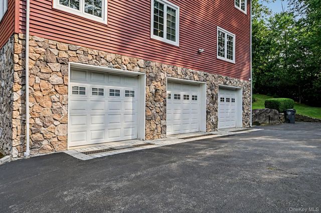 1800 Saw Mill River Road, White Plains, NY 10607