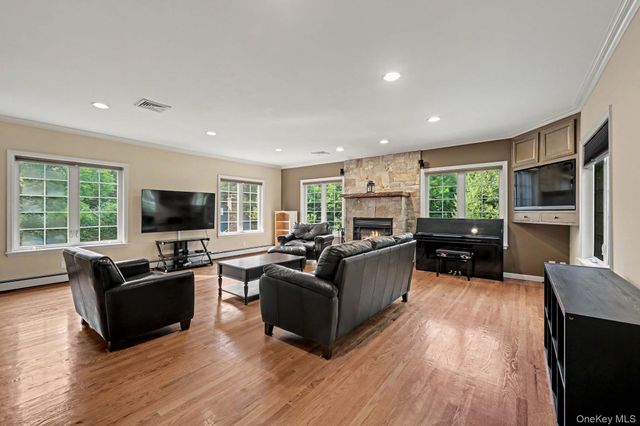 1800 Saw Mill River Road, White Plains, NY 10607