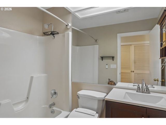 17019 Sw VERSAILLES Ln, Portland, OR 97224
