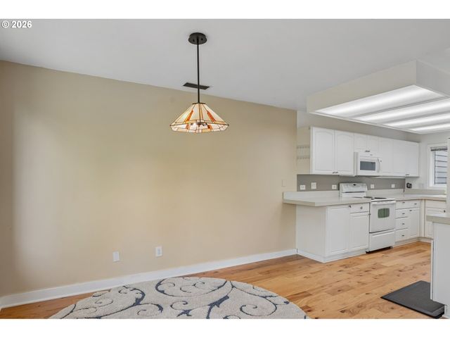 17019 Sw VERSAILLES Ln, Portland, OR 97224