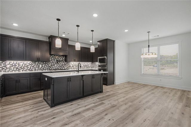 2002 N Dagan Street, Siloam Springs, AR 72761