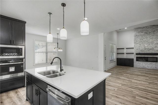 2002 N Dagan Street, Siloam Springs, AR 72761
