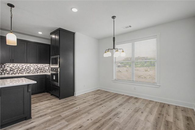 2002 N Dagan Street, Siloam Springs, AR 72761