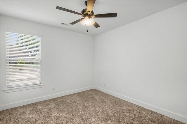 2002 N Dagan Street, Siloam Springs, AR 72761
