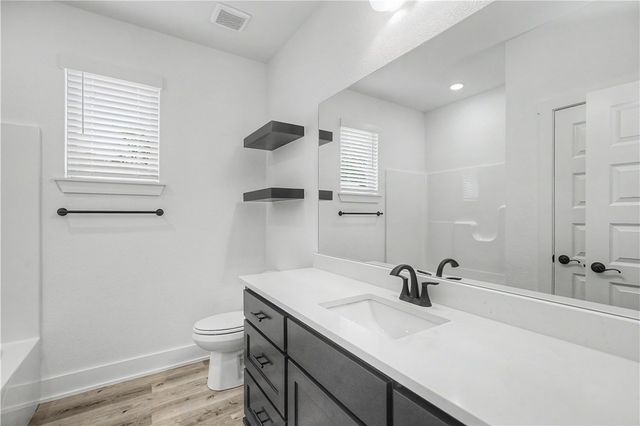 2002 N Dagan Street, Siloam Springs, AR 72761