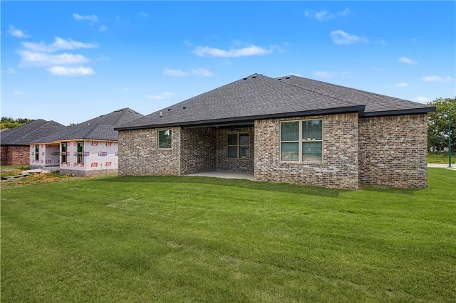 2002 N Dagan Street, Siloam Springs, AR 72761