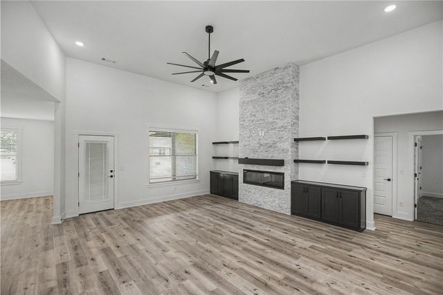 2002 N Dagan Street, Siloam Springs, AR 72761