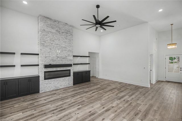 2002 N Dagan Street, Siloam Springs, AR 72761