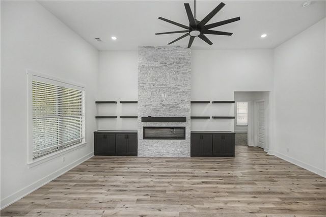 2002 N Dagan Street, Siloam Springs, AR 72761