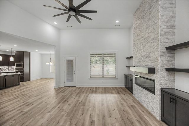 2002 N Dagan Street, Siloam Springs, AR 72761