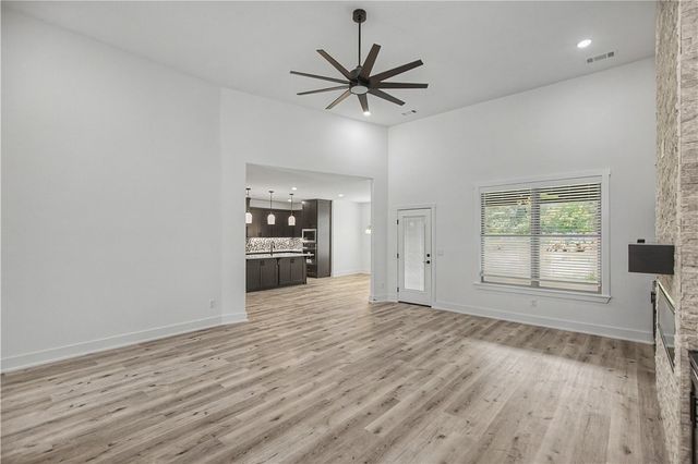 2002 N Dagan Street, Siloam Springs, AR 72761