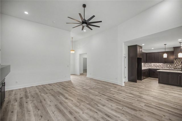 2002 N Dagan Street, Siloam Springs, AR 72761