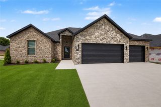 2002 N Dagan Street, Siloam Springs, AR 72761