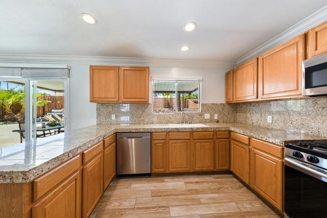 77054 California Drive, Palm Desert, CA 92211
