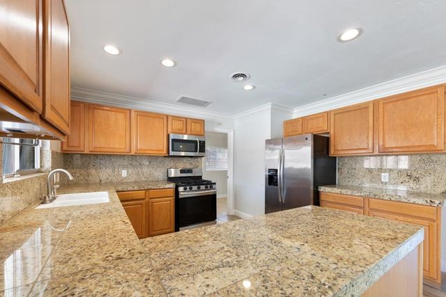 77054 California Drive, Palm Desert, CA 92211