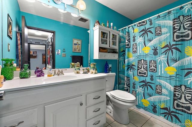 32030 Grand River Avenue, Farmington, MI 48336