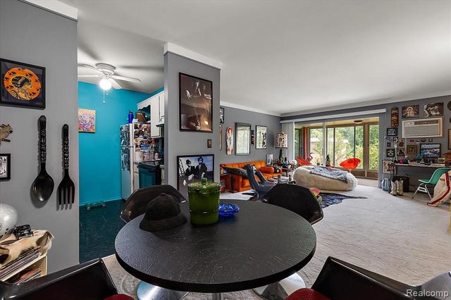 32030 Grand River Avenue, Farmington, MI 48336