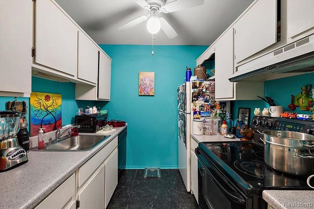 32030 Grand River Avenue, Farmington, MI 48336