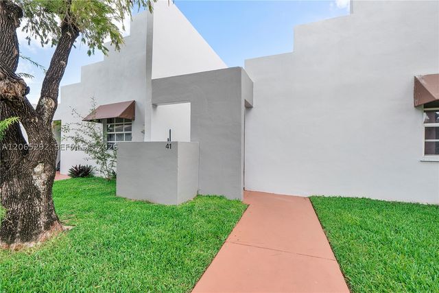 10340 SW 154th Pl 41, Miami, FL 33196