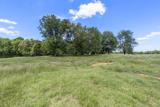 5078 Ezbon Holland Rd, Springfield, TN 37172