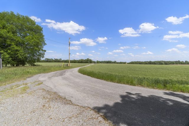 5078 Ezbon Holland Rd, Springfield, TN 37172