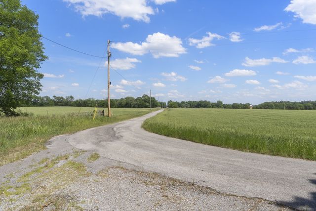 5078 Ezbon Holland Rd, Springfield, TN 37172