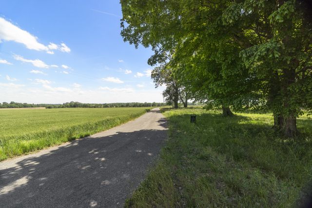 5078 Ezbon Holland Rd, Springfield, TN 37172