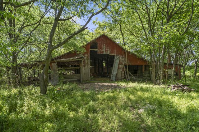 5078 Ezbon Holland Rd, Springfield, TN 37172