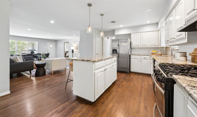 2546 Telegraph Avenue, Dallas, TX 75228
