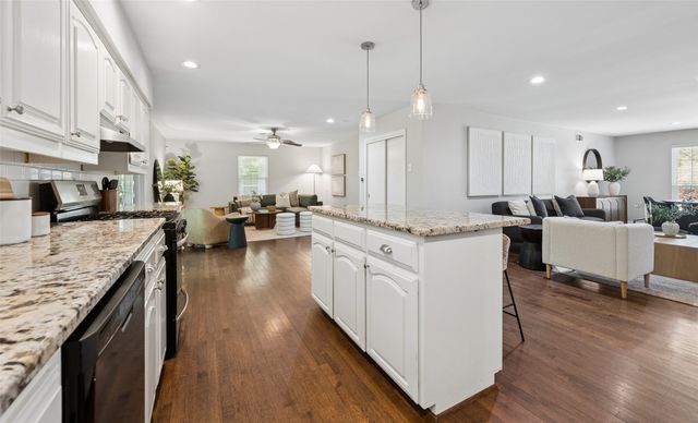 2546 Telegraph Avenue, Dallas, TX 75228