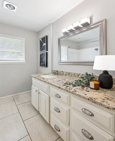 2546 Telegraph Avenue, Dallas, TX 75228