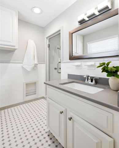 2546 Telegraph Avenue, Dallas, TX 75228