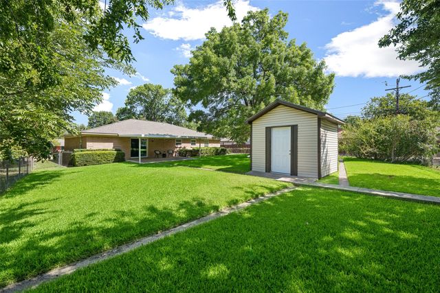 2546 Telegraph Avenue, Dallas, TX 75228