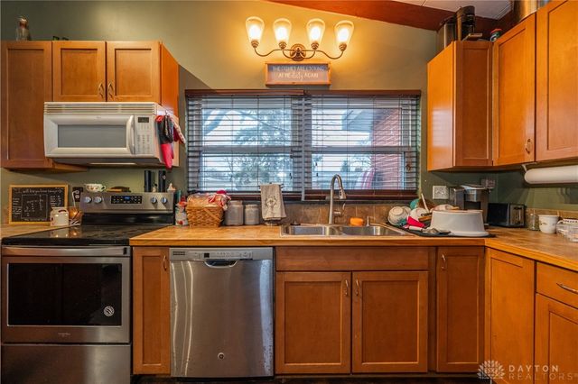 932 Fairacres Drive, Kettering, OH 45429