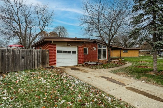 932 Fairacres Drive, Kettering, OH 45429