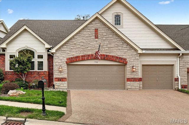 735 Stonebluff Court, Chesterfield, MO 63005