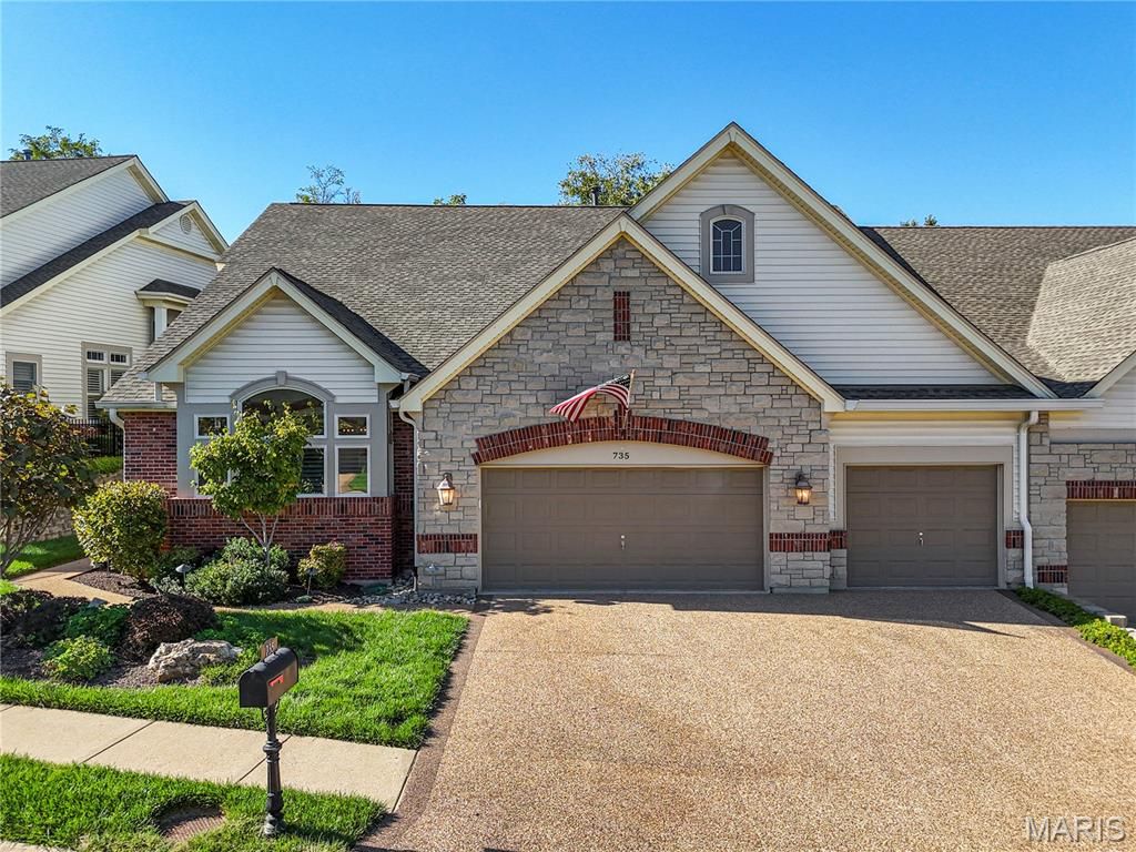 735 Stonebluff Court, Chesterfield, MO 63005