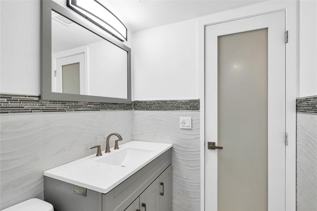 2801 NE 183rd St 1516W, Aventura, FL 33160