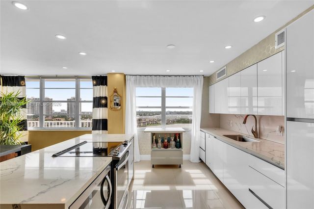 2801 NE 183rd St 1516W, Aventura, FL 33160