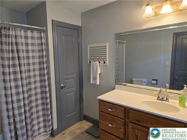105 Browns Drive, Easton, PA 18042