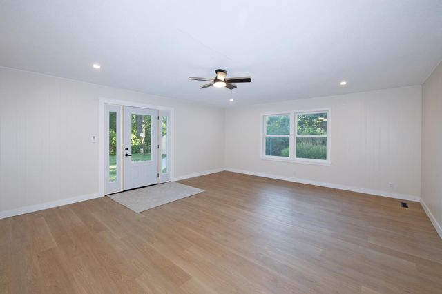 17422 Judicial Road, Lakeville, MN 55044