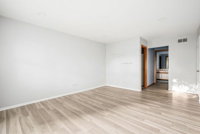 1046 Pinewood Drive, Downers Grove, IL 60516