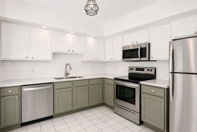 1046 Pinewood Drive, Downers Grove, IL 60516