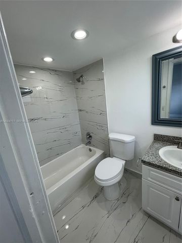 13685 NE 10th Ave 301, North Miami, FL 33161