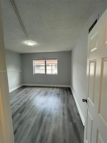 13685 NE 10th Ave 301, North Miami, FL 33161